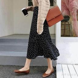 黑色波点裙子搭配图片,演绎复古时尚风潮